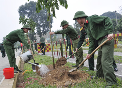 Trồng gần 10.000 cây ngày đầu Xuân 2011