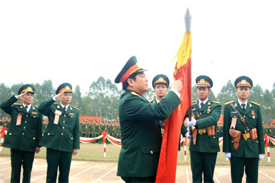 Đón nhận Huân chương Bảo vệ Tổ quốc hạng nhì