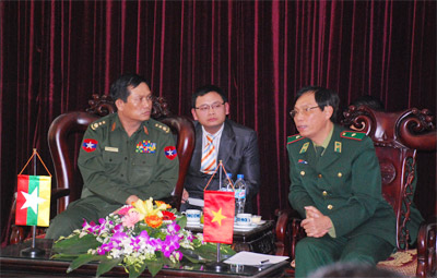 Tiếp Tùy viên quân sự  Liên bang Myanmar thăm, làm việc