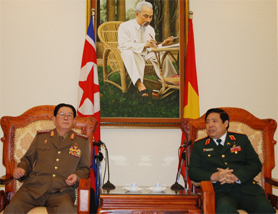 Đại tướng Phùng Quang Thanh tiếp Thứ trưởng Bộ các Lực lượng vũ trang nhân dân Triều Tiên