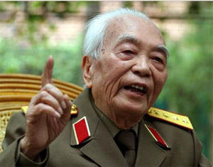 Cựu chiến binh Đoàn 968 quân tình nguyện và chuyên gia quân sự Việt Nam giúp Lào tỉnh Phú Thọ về thăm Đại tướng Võ Nguyên Giáp