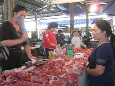 Xăng tăng kéo thực phẩm, rau xanh tăng giá mạnh