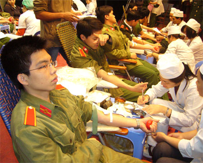 Tuổi trẻ Học viện Quân y hiến máu tình nguyện