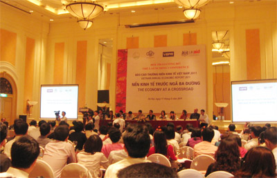 Kinh tế Việt Nam 2011: Lạm phát 15,5 %, tăng trưởng 6,18 %