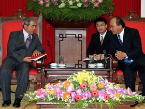 Thắt chặt quan hệ hợp tác với Đảng AKEL của Síp