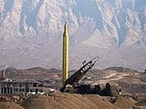 I-ran bắn thử thành công nhiều tên lửa tầm trung và tầm xa