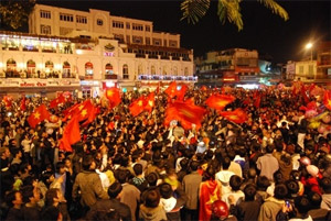 Dựa vào dân, tận tụy với dân