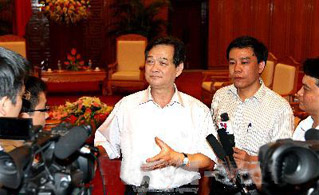 Nhiệm vụ trọng tâm 6 tháng cuối năm là phải tiếp tục thực hiện quyết liệt, đồng bộ và có hiệu quả hơn nữa việc kiềm chế lạm phát, ổn định kinh tế vĩ mô, bảo đảm an sinh xã hội