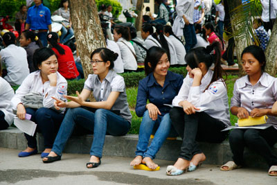 Sĩ tử hồi hộp chờ “cán đích”