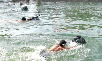 Lính biển đua tài