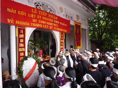 Tích cực hưởng ứng 