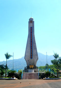 Đài liệt sĩ Ban Cơn, biểu tượng của tình Việt Lào