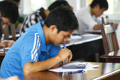 Ngày thi đầu tiên: Đề Toán và Lý đều khó 