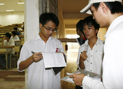 Khối A, V: Cuộc đua đại học đến hồi “nước rút”