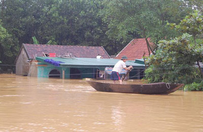 Tặng tiền mặt - Mô hình hay giúp người dân vượt khó khăn sau bão