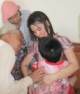 Xung quanh “vụ án” mẹ mìn bắt cóc trẻ em ở Quảng Nam