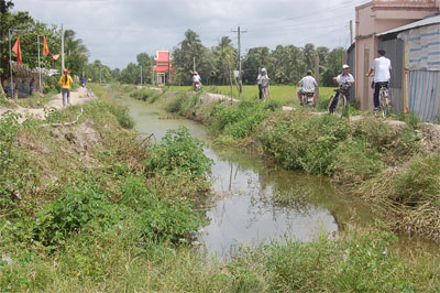 Đường biến thành mương