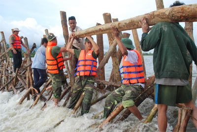 Thêm 3 vụ sạt lở đê bao tại An Giang