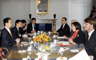 Thủ tướng Nguyễn Tấn Dũng gặp gỡ các nhà lãnh đạo Hà Lan