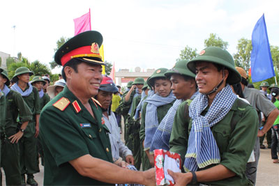 Tưng bừng ngày hội giao quân đợt 2 năm 2011