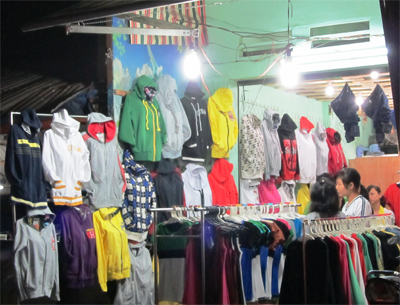 Muôn mặt thị trường quần áo dịp Tết