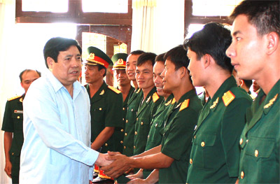 Bộ trưởng Bộ Quốc phòng Phùng Quang Thanh thăm các đơn vị phía Nam