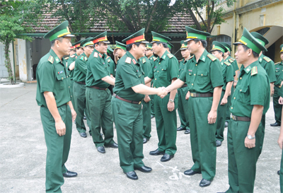 Thượng tướng Ngô Xuân Lịch thăm, kiểm tra, chúc Tết một số đơn vị, địa phương