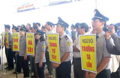 Thu mua hải sản ngay trên biển