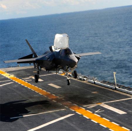 F-35B thực hiện chuyến bay thử đầu tiên trên hạm