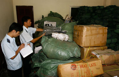 Kim ngạch xuất nhập khẩu chính thức đạt mốc 200 tỷ USD