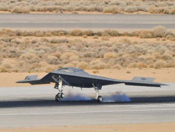 Mỹ: Điều khiển UAV X-47B chỉ cần…chuột máy tính