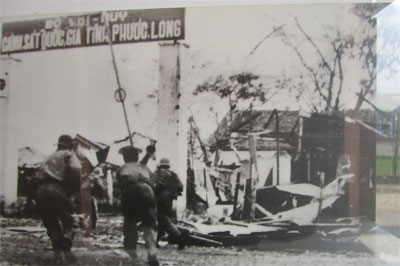 Bí mật tập kích cứ điểm địch bằng “chiến lợi phẩm”