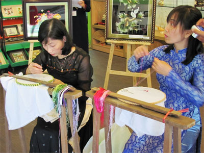 Trình diễn nghề Thêu, Đan lát và làm Diều xứ Huế