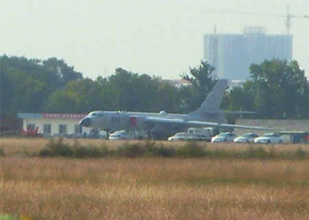 Trung Quốc đưa vào trang bị phiên bản mới của máy bay ném bom H-6