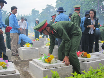 Gia Lai: Tiếp nhận và an táng 79 liệt sĩ quân tình nguyện tại Camphuchia