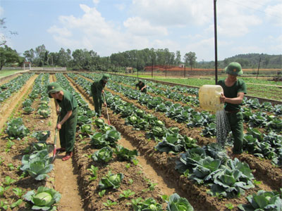 Tăng tiền ăn cơ bản của bộ đội