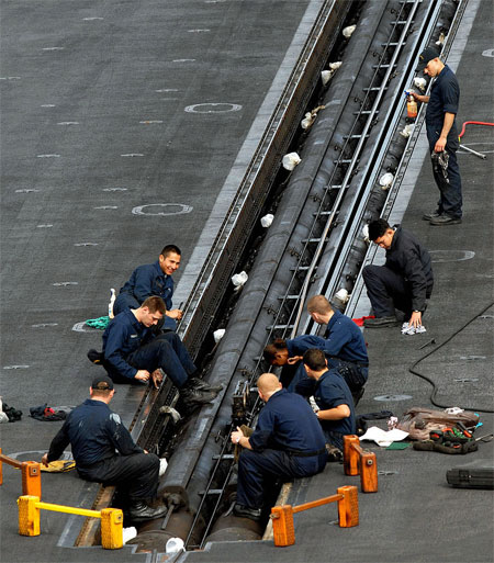 Hải quân Mỹ bắt đầu thử nghiệm EMALS