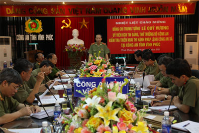 Thứ trưởng Lê QuýVương kiểm tra công tác triển khai Pháp lệnh Công an xã tại tỉnh Vĩnh Phúc