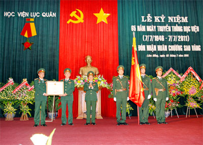 Kỷ niệm 65 năm Ngày truyền thống và đón nhận Huân chương Sao vàng