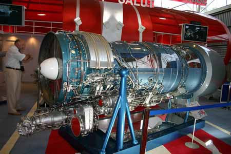 Trung Quốc chi nửa tỉ USD mua động cơ phản lực từ Nga