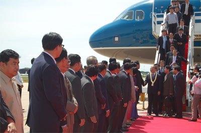 Chủ tịch Quốc hội Nguyễn Sinh Hùng thăm hữu nghị chính thức Cam-pu-chia  và dự Hội nghị AIPA-32