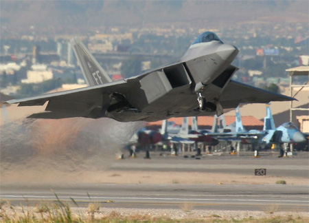 Mỹ lắp đặt thiết bị lọc khí CO2 trên F-22 Raptor