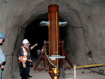 Mỹ nâng cấp bom MOP vì Iran