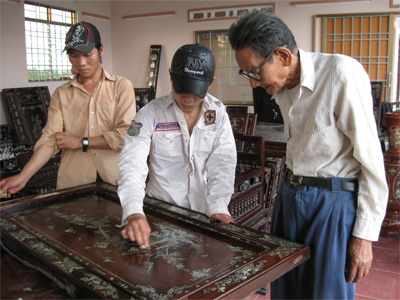 Hồn dân tộc in trong từng nét khảm