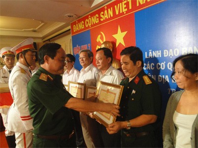 Khen thưởng 30 tập thể, cá nhân xuất sắc về công tác tuyên truyền