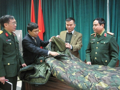 Bảo đảm kịp thời các mặt hàng quân trang chống rét
