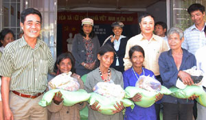 Một tấc không đi, một ly không rời...