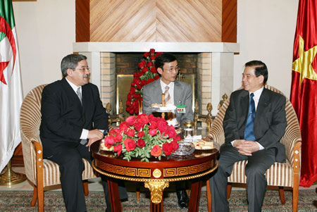 Chủ tịch nước Nguyễn Minh Triết tiếp kiến các nhà lãnh đạo Chính phủ, Thượng viện và Hạ viện An-giê-ri 