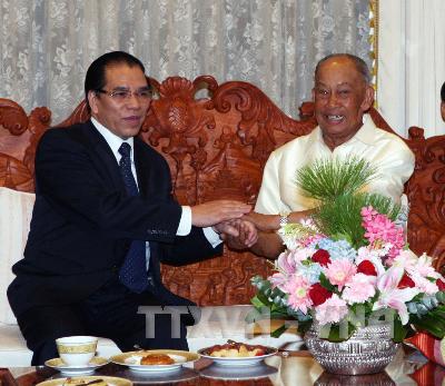 Hoạt động của Tổng bí thư Nông Đức Mạnh tại Lào