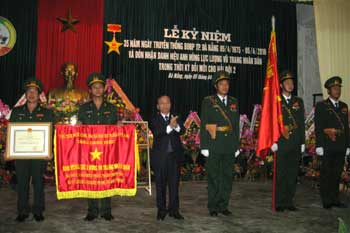 Đón nhận danh hiệu anh hùng lực lượng vũ trang nhân dân